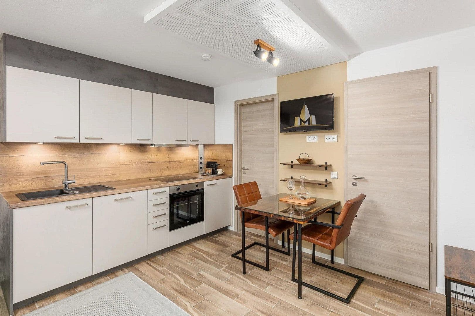 Prenájom bytu 1-izbový 38 m², Heidelberg, Bádensko-Wurttembersko Prenájom bytu 1-izbový 38 m², Heidelberg, Bádensko-Wurttembersko