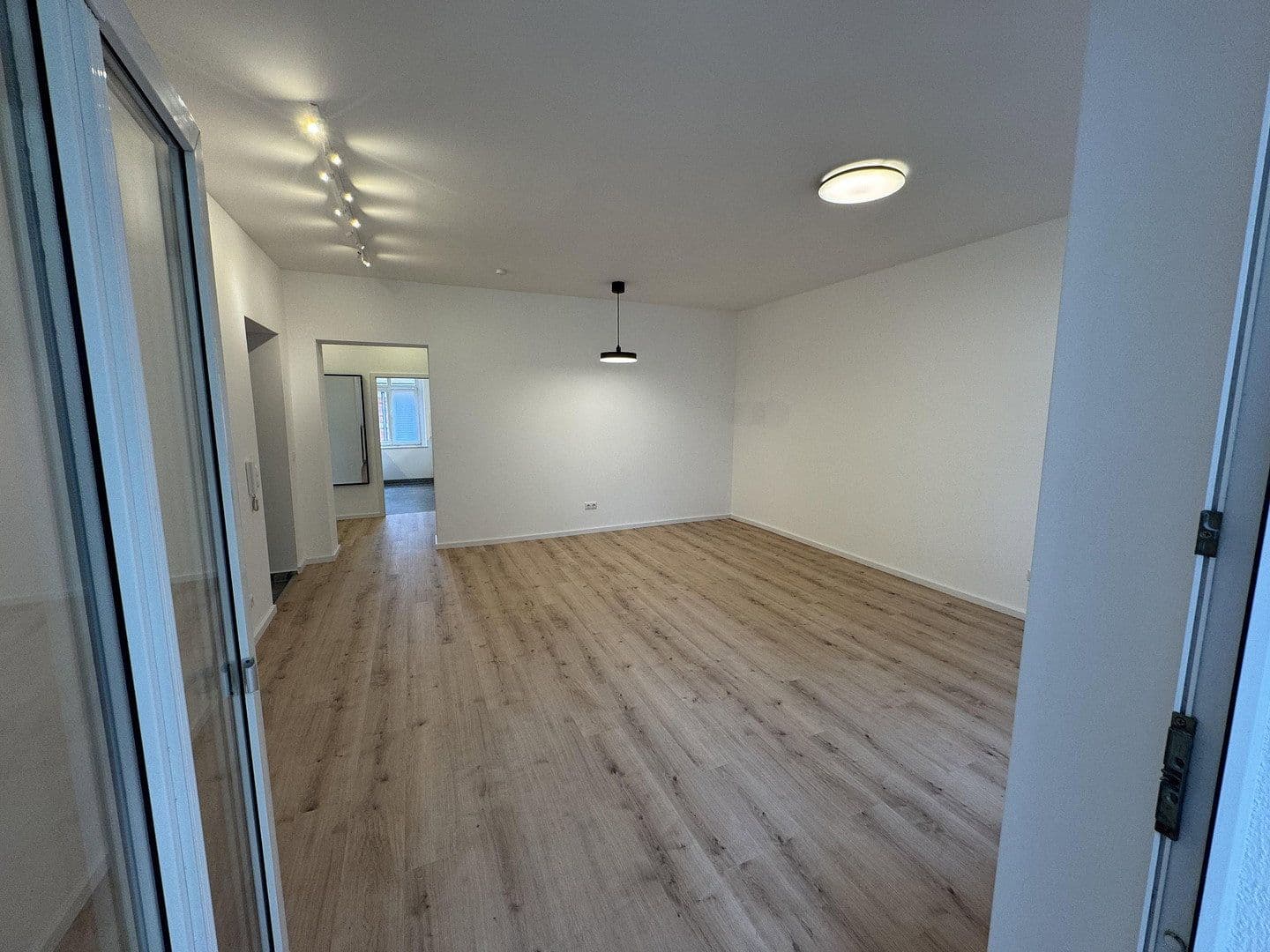 Prenájom bytu 2-izbový 70 m², Halle (Saale), Sasko-Anhaltsko Prenájom bytu 2-izbový 70 m², Halle (Saale), Sasko-Anhaltsko