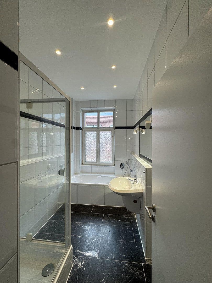 Prenájom bytu 2-izbový 70 m², Halle (Saale), Sasko-Anhaltsko Prenájom bytu 2-izbový 70 m², Halle (Saale), Sasko-Anhaltsko