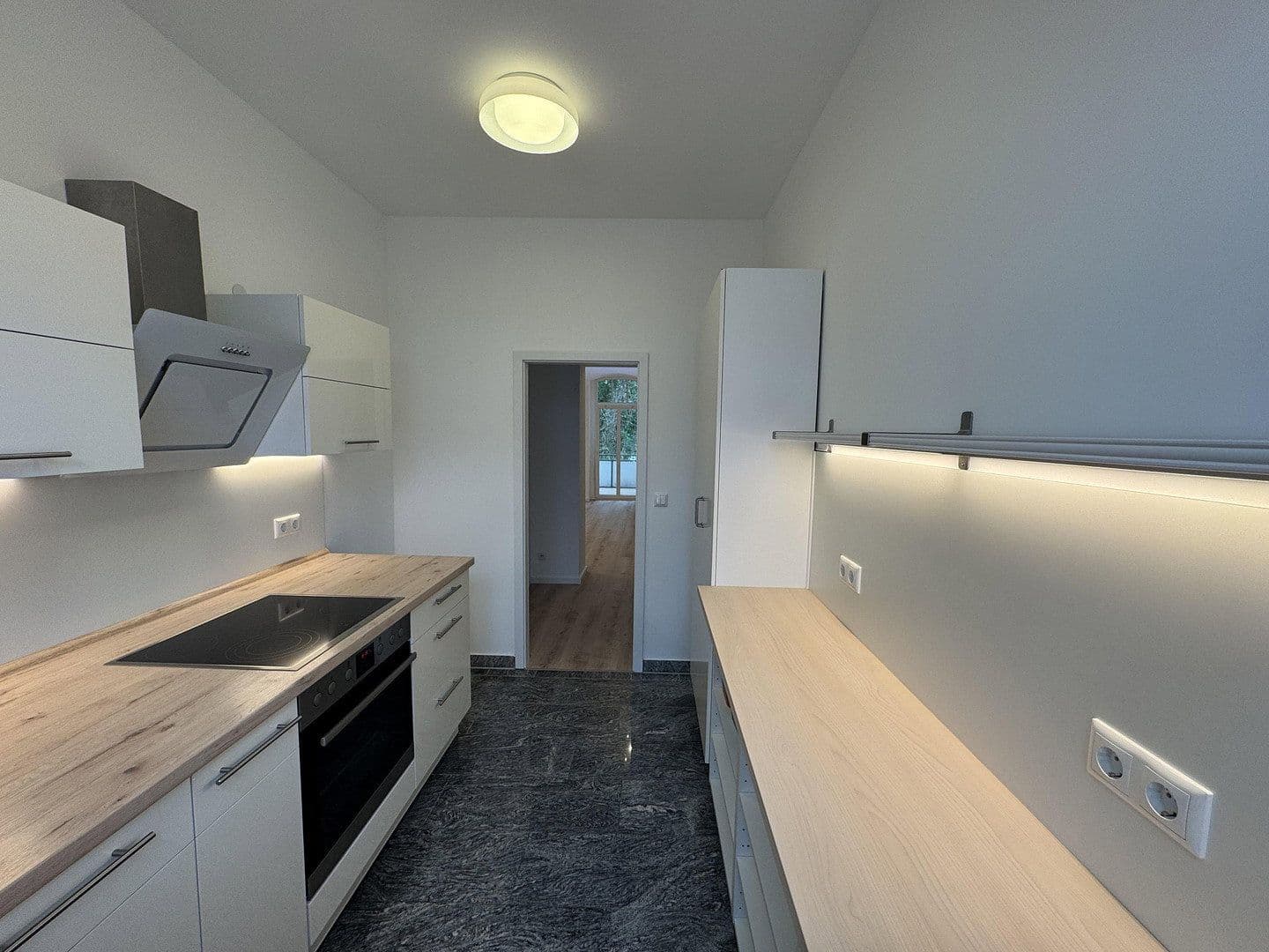 Prenájom bytu 2-izbový 70 m², Halle (Saale), Sasko-Anhaltsko Prenájom bytu 2-izbový 70 m², Halle (Saale), Sasko-Anhaltsko