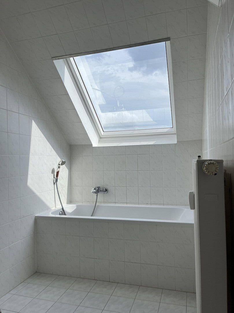 Prenájom bytu 4-izbový 95 m², Casparistraße 4, Chemnitz, Sasko Prenájom bytu 4-izbový 95 m², Casparistraße 4, Chemnitz, Sasko