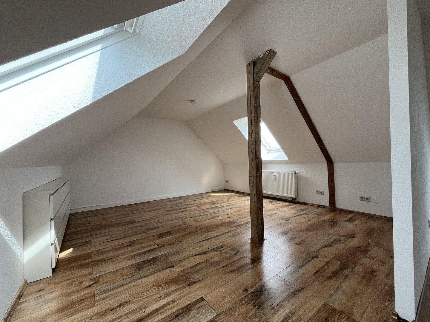 Prenájom bytu 4-izbový 95 m², Casparistraße 4, Chemnitz, Sasko Prenájom bytu 4-izbový 95 m², Casparistraße 4, Chemnitz, Sasko