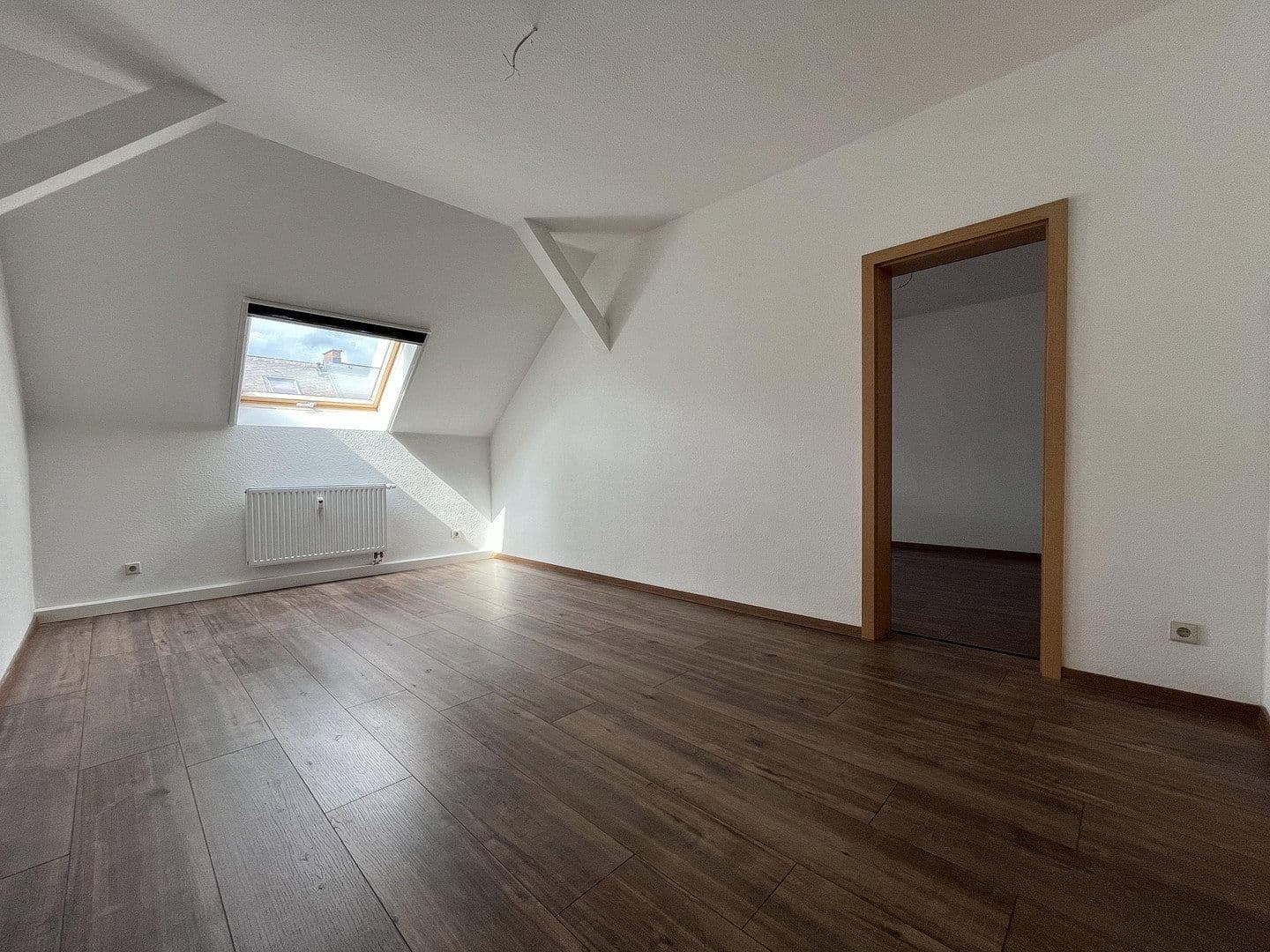 Prenájom bytu 4-izbový 95 m², Casparistraße 4, Chemnitz, Sasko Prenájom bytu 4-izbový 95 m², Casparistraße 4, Chemnitz, Sasko