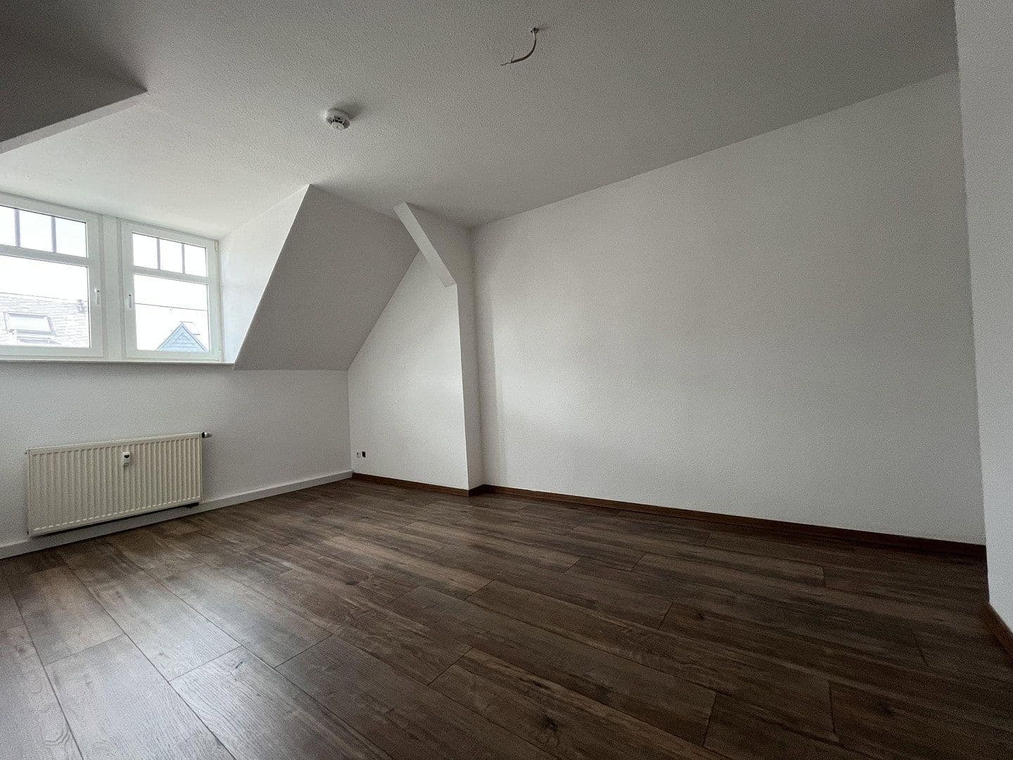 Prenájom bytu 4-izbový 95 m², Casparistraße 4, Chemnitz, Sasko Prenájom bytu 4-izbový 95 m², Casparistraße 4, Chemnitz, Sasko