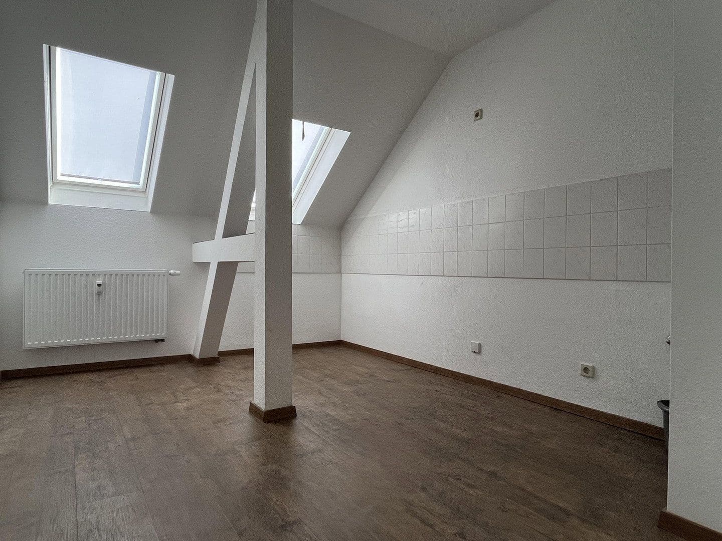 Prenájom bytu 4-izbový 95 m², Casparistraße 4, Chemnitz, Sasko Prenájom bytu 4-izbový 95 m², Casparistraße 4, Chemnitz, Sasko