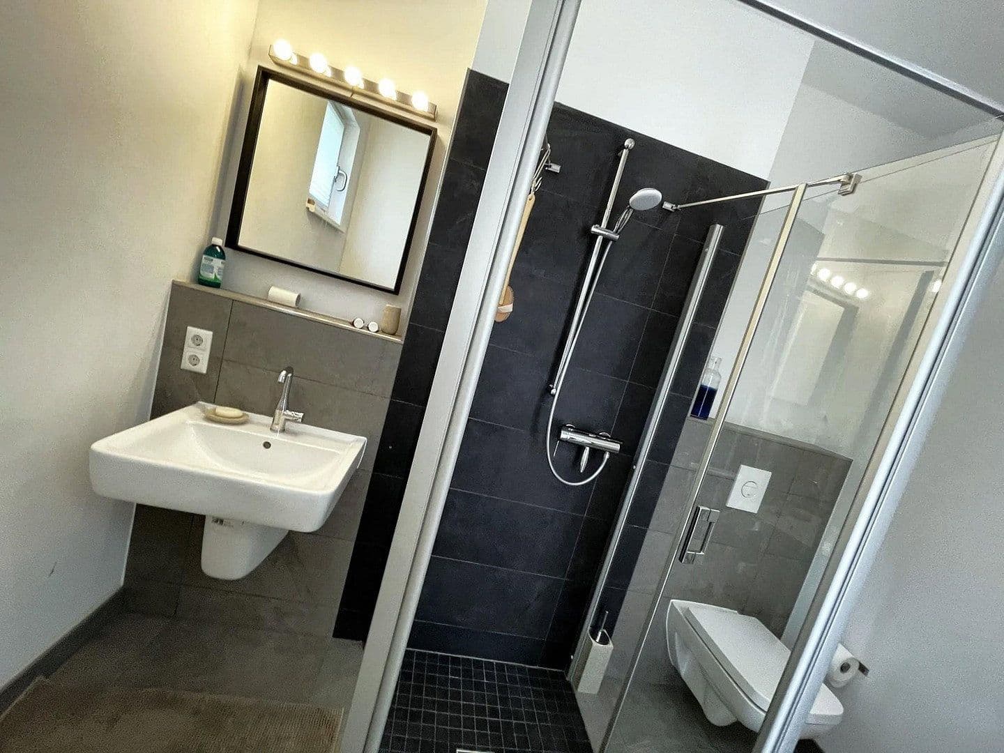 Prenájom bytu 1-izbový 47 m², Berlin, Berlín Prenájom bytu 1-izbový 47 m², Berlin, Berlín