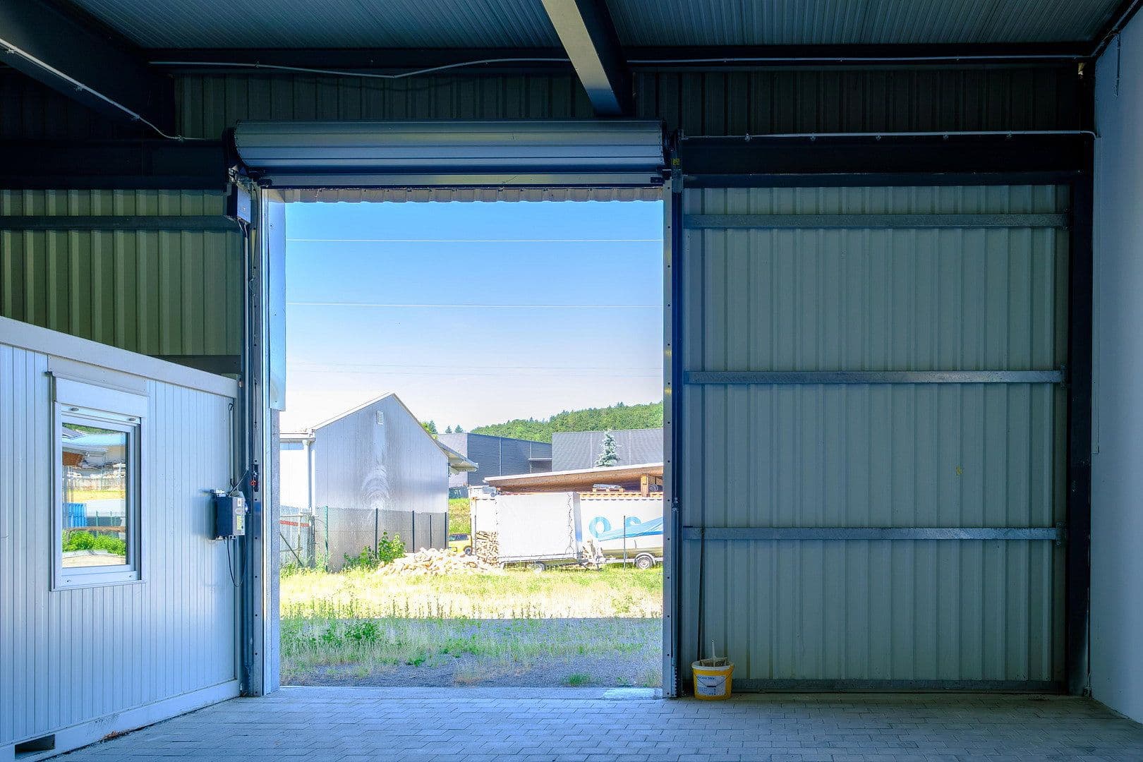 Prenájom nebytového priestoru 1.700 m², Daimlerstr. 31, Waldshut-Tiengen, Bádensko-Wurttembersko Prenájom nebytového priestoru 1.700 m², Daimlerstr. 31, Waldshut-Tiengen, Bádensko-Wurttembersko