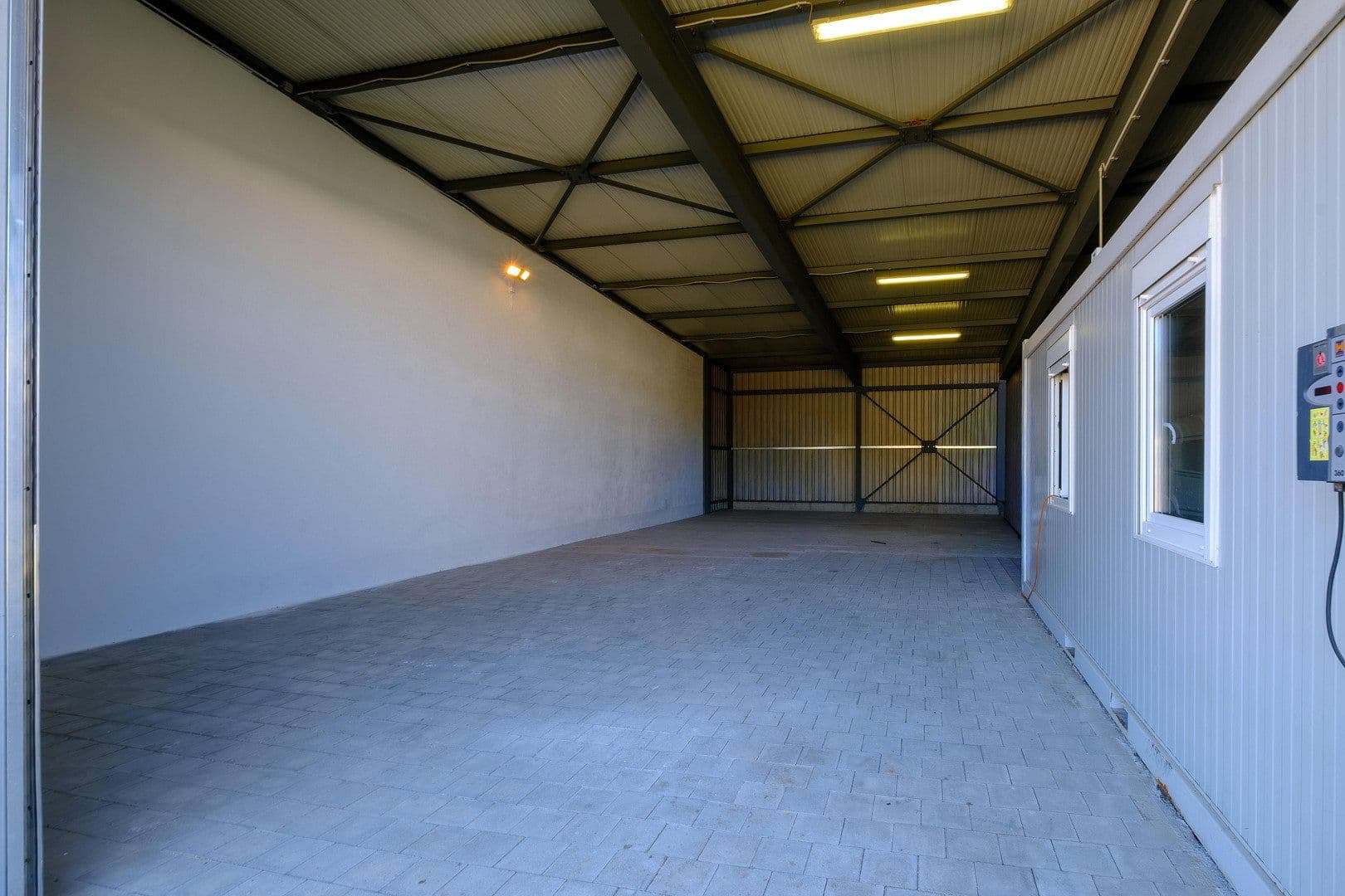 Prenájom nebytového priestoru 1.700 m², Daimlerstr. 31, Waldshut-Tiengen, Bádensko-Wurttembersko Prenájom nebytového priestoru 1.700 m², Daimlerstr. 31, Waldshut-Tiengen, Bádensko-Wurttembersko