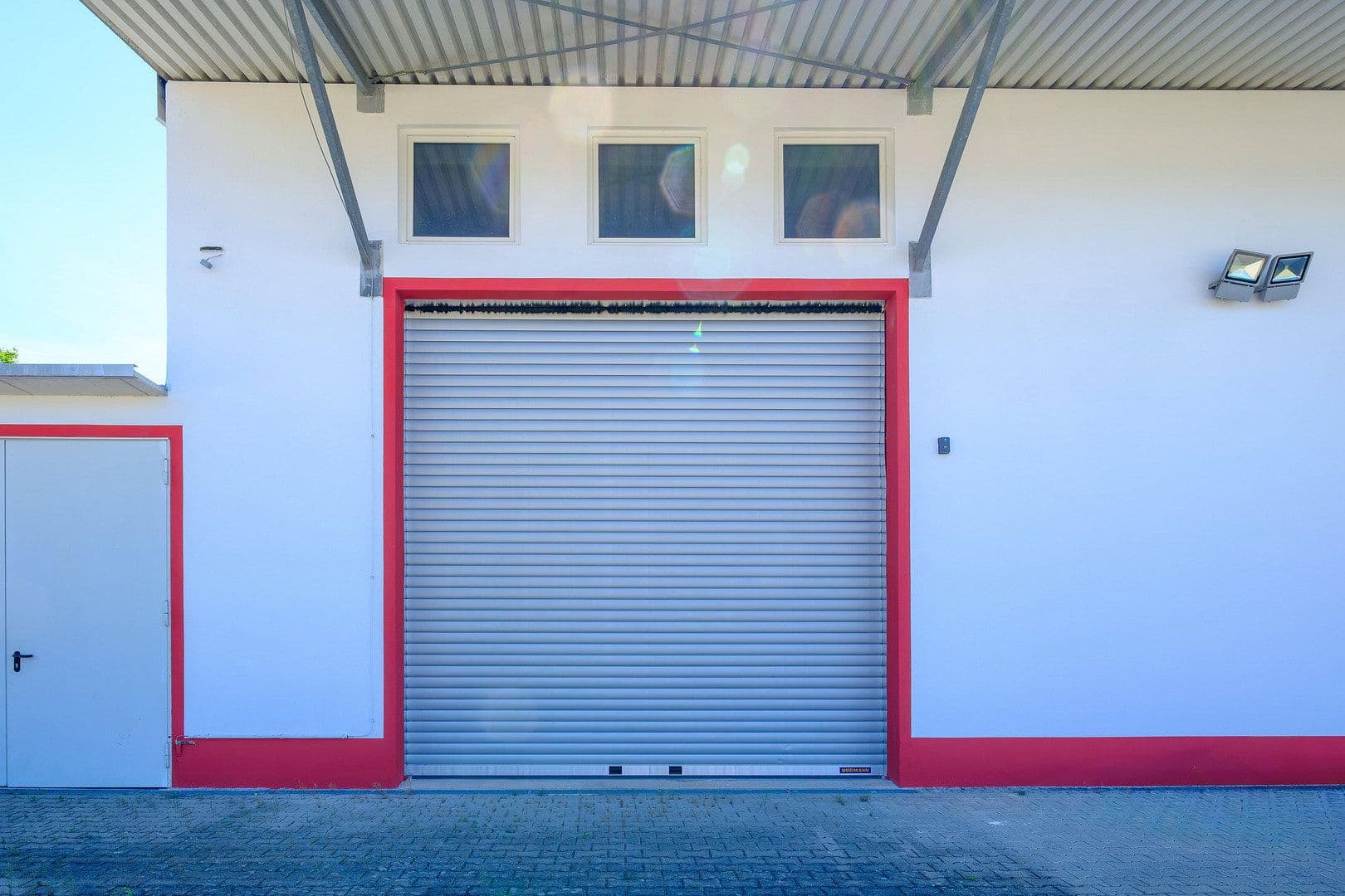 Prenájom nebytového priestoru 1.700 m², Daimlerstr. 31, Waldshut-Tiengen, Bádensko-Wurttembersko Prenájom nebytového priestoru 1.700 m², Daimlerstr. 31, Waldshut-Tiengen, Bádensko-Wurttembersko