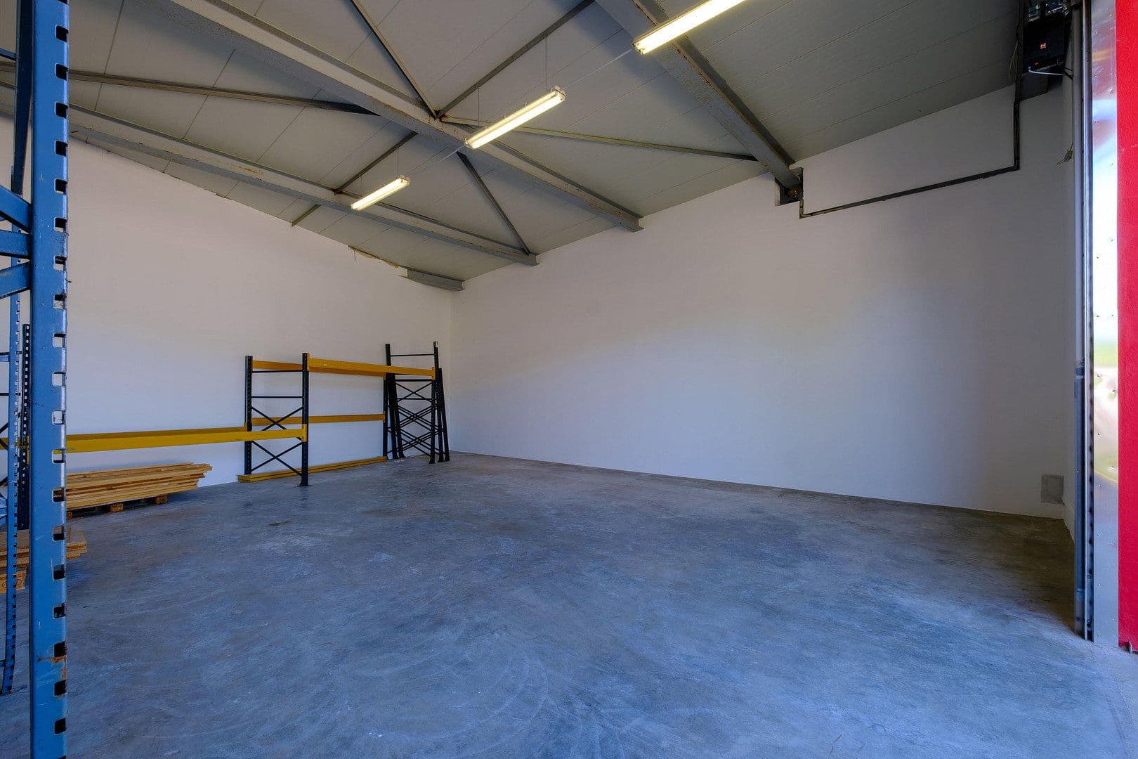 Prenájom nebytového priestoru 1.700 m², Daimlerstr. 31, Waldshut-Tiengen, Bádensko-Wurttembersko Prenájom nebytového priestoru 1.700 m², Daimlerstr. 31, Waldshut-Tiengen, Bádensko-Wurttembersko