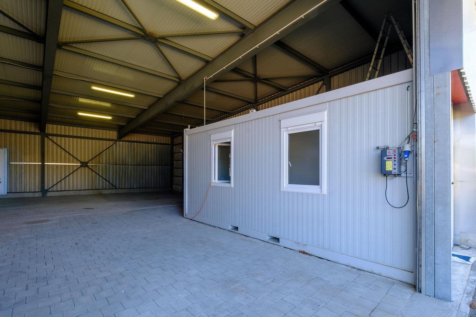 Prenájom nebytového priestoru 1.700 m², Daimlerstr. 31, Waldshut-Tiengen, Bádensko-Wurttembersko Prenájom nebytového priestoru 1.700 m², Daimlerstr. 31, Waldshut-Tiengen, Bádensko-Wurttembersko