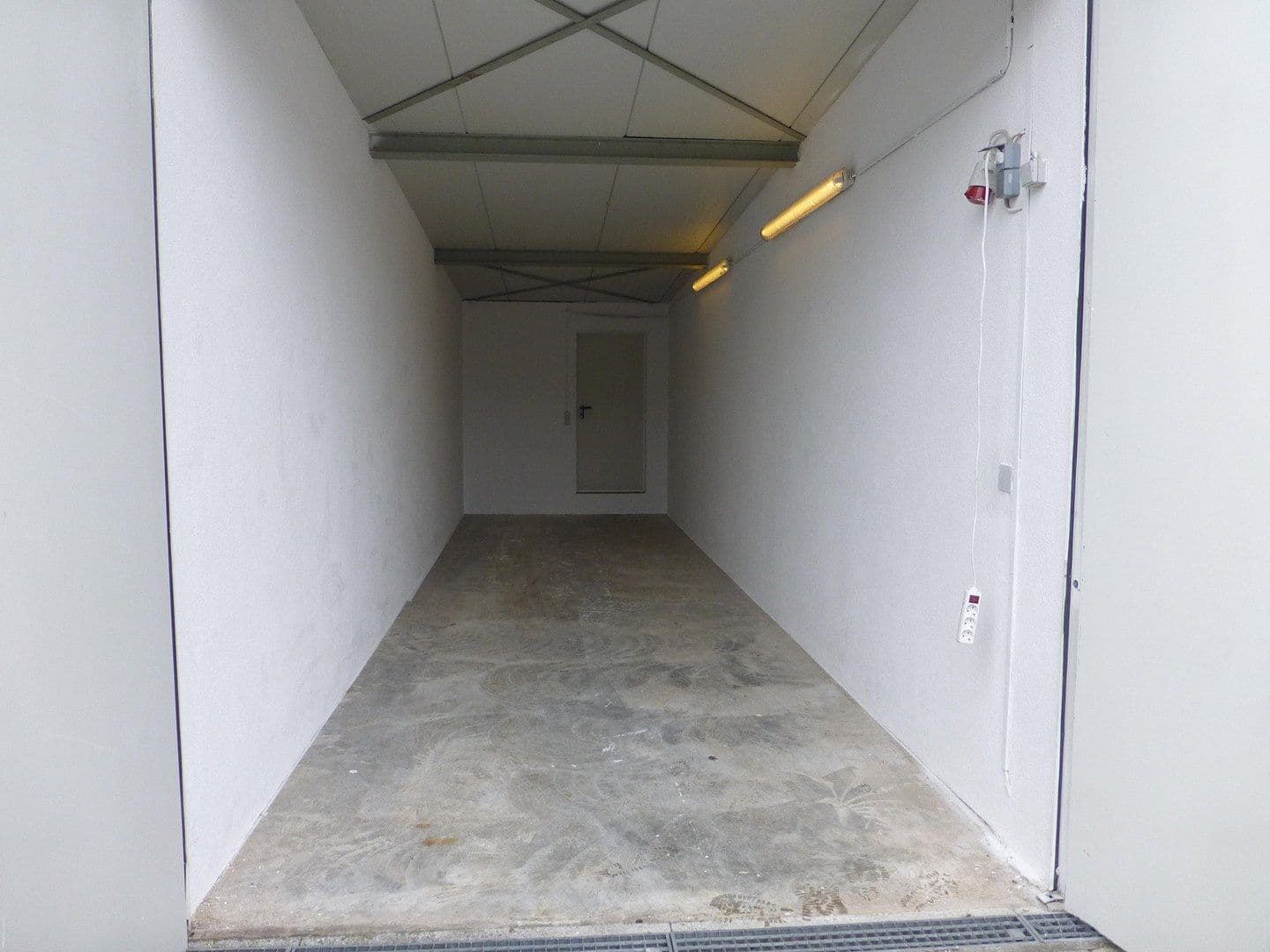 Prenájom nebytového priestoru 1.700 m², Daimlerstr. 31, Waldshut-Tiengen, Bádensko-Wurttembersko Prenájom nebytového priestoru 1.700 m², Daimlerstr. 31, Waldshut-Tiengen, Bádensko-Wurttembersko