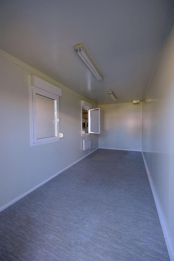 Prenájom nebytového priestoru 1.700 m², Daimlerstr. 31, Waldshut-Tiengen, Bádensko-Wurttembersko Prenájom nebytového priestoru 1.700 m², Daimlerstr. 31, Waldshut-Tiengen, Bádensko-Wurttembersko