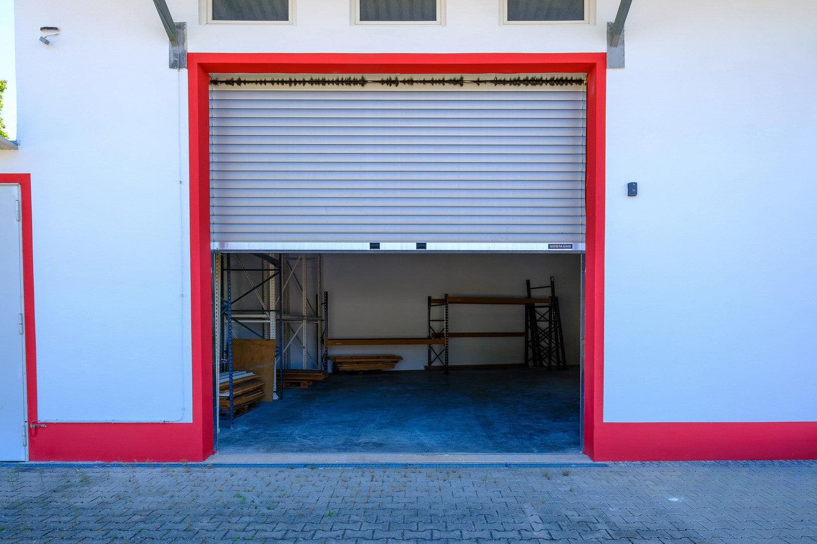 Prenájom nebytového priestoru 1.700 m², Daimlerstr. 31, Waldshut-Tiengen, Bádensko-Wurttembersko Prenájom nebytového priestoru 1.700 m², Daimlerstr. 31, Waldshut-Tiengen, Bádensko-Wurttembersko