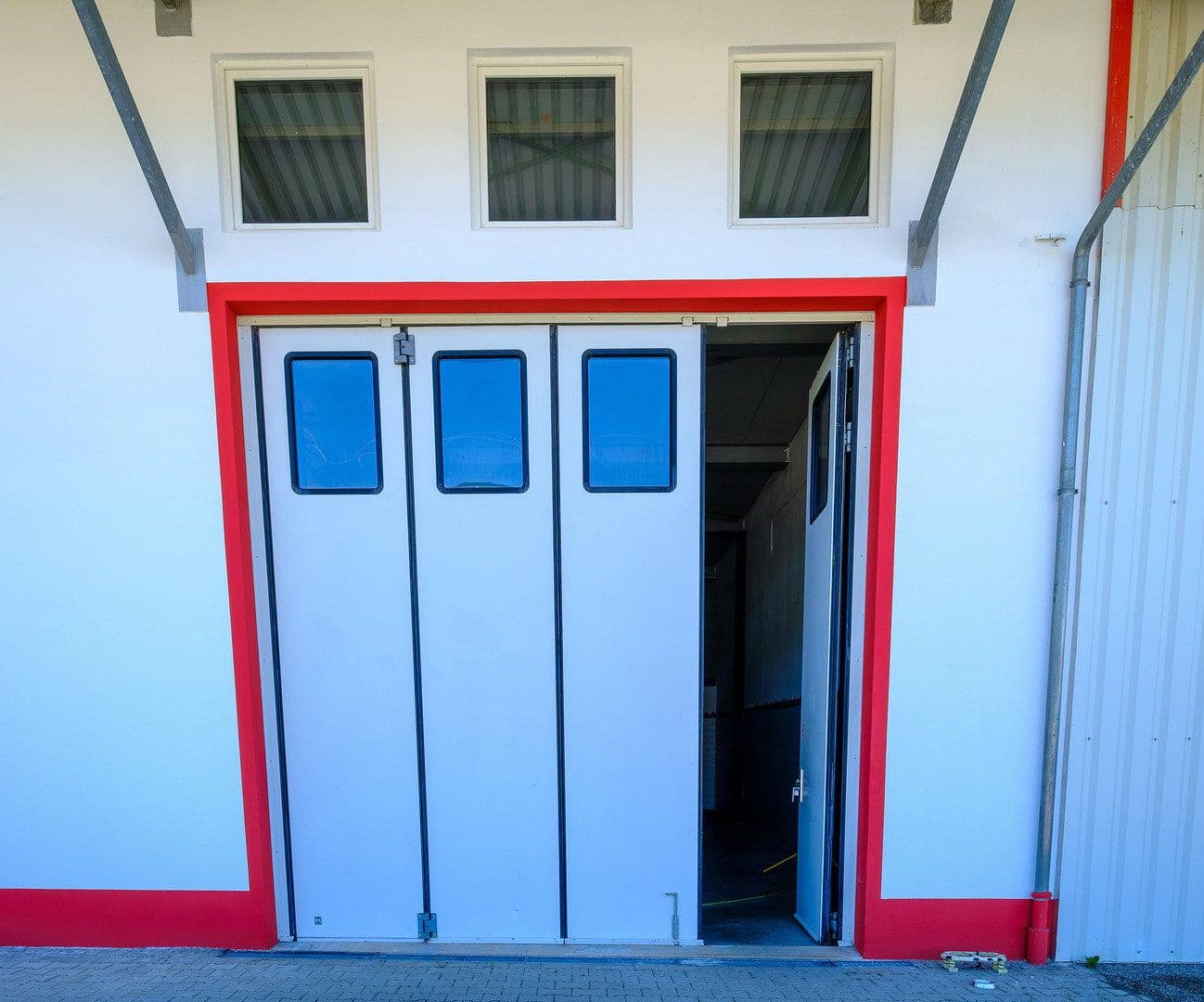 Prenájom nebytového priestoru 1.700 m², Daimlerstr. 31, Waldshut-Tiengen, Bádensko-Wurttembersko Prenájom nebytového priestoru 1.700 m², Daimlerstr. 31, Waldshut-Tiengen, Bádensko-Wurttembersko