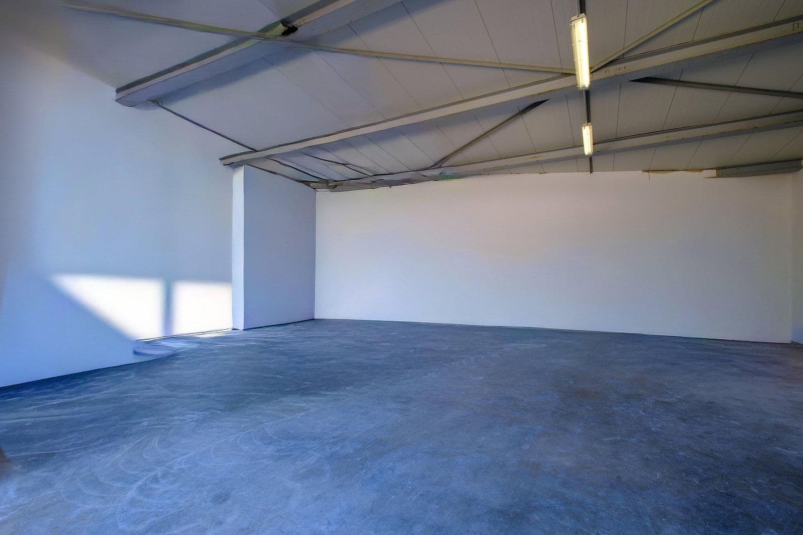 Prenájom nebytového priestoru 1.700 m², Daimlerstr. 31, Waldshut-Tiengen, Bádensko-Wurttembersko Prenájom nebytového priestoru 1.700 m², Daimlerstr. 31, Waldshut-Tiengen, Bádensko-Wurttembersko