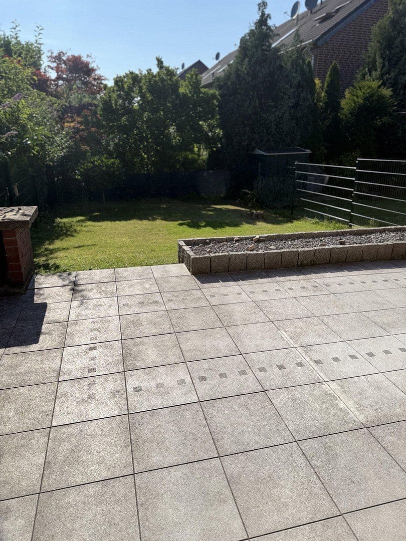 Prenájom domu 140 m², pozemok 218 m², Ratingen, Severné Porýnie - Westfálsko Prenájom domu 140 m², pozemok 218 m², Ratingen, Severné Porýnie - Westfálsko