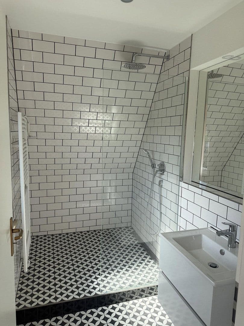 Prenájom bytu 2-izbový 68 m², Paulusstr. 22, Stuttgart West, Bádensko-Wurttembersko Prenájom bytu 2-izbový 68 m², Paulusstr. 22, Stuttgart West, Bádensko-Wurttembersko