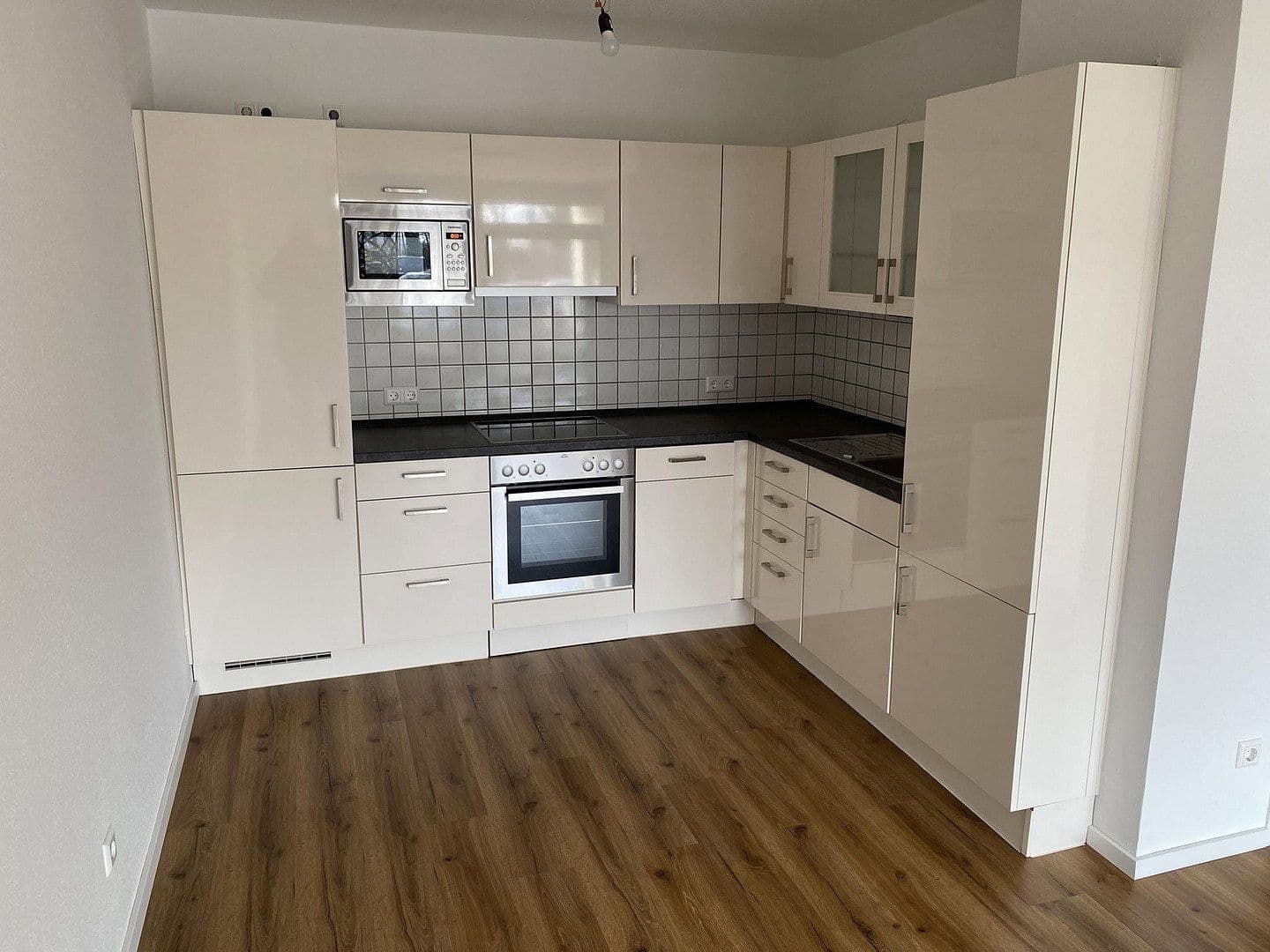 Prenájom bytu 2-izbový 65 m², Brucknerstraße 6, Graben-Neudorf, Bádensko-Wurttembersko Prenájom bytu 2-izbový 65 m², Brucknerstraße 6, Graben-Neudorf, Bádensko-Wurttembersko