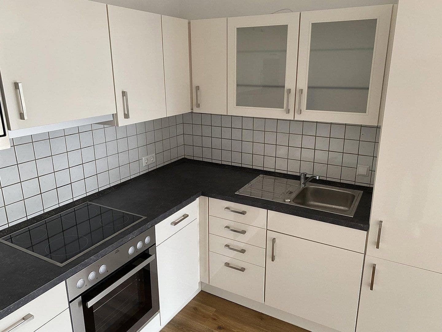 Prenájom bytu 2-izbový 65 m², Brucknerstraße 6, Graben-Neudorf, Bádensko-Wurttembersko Prenájom bytu 2-izbový 65 m², Brucknerstraße 6, Graben-Neudorf, Bádensko-Wurttembersko