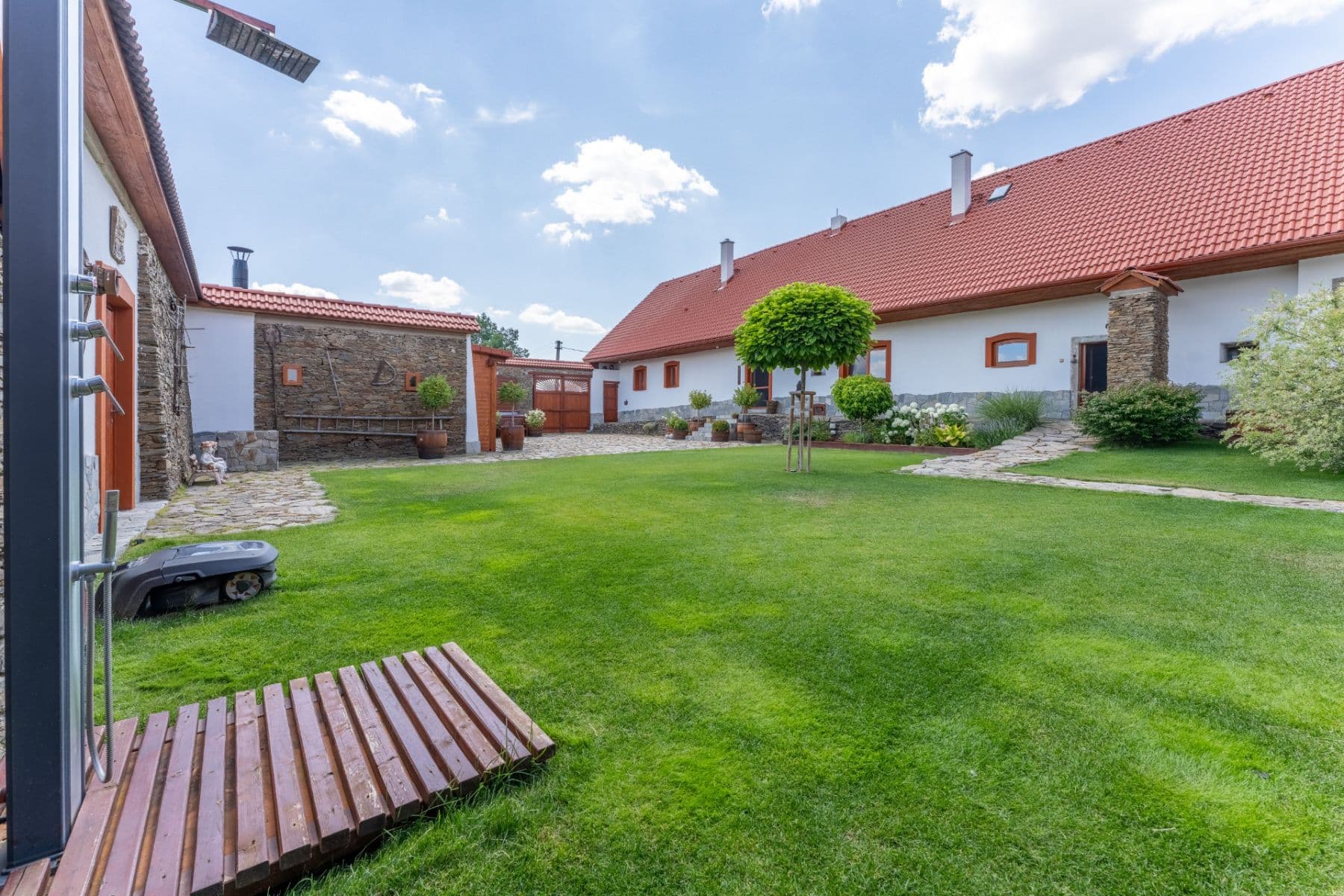 Predaj domu 926 m², pozemok 3.061 m², Sedlečko u Soběslavě, Jihočeský kraj Predaj domu 926 m², pozemok 3.061 m², Sedlečko u Soběslavě, Jihočeský kraj