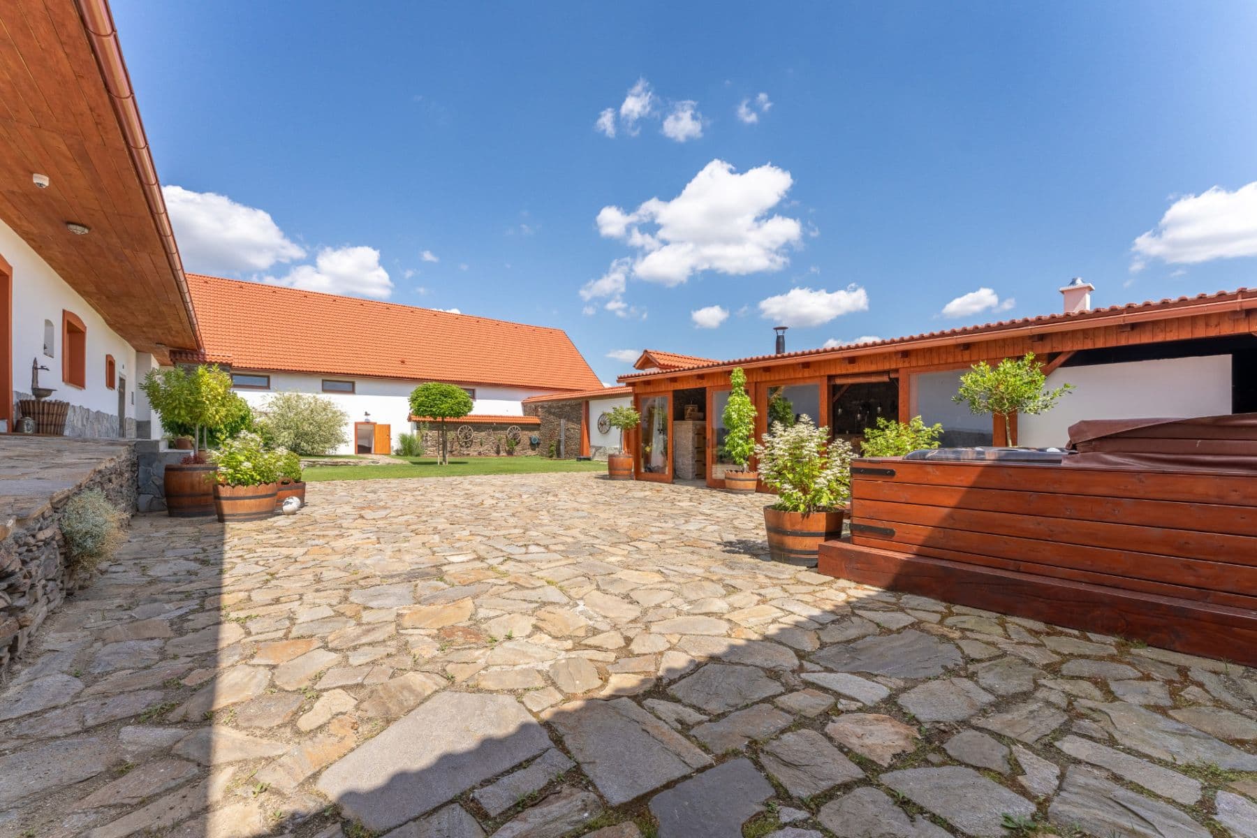 Predaj domu 926 m², pozemok 3.061 m², Sedlečko u Soběslavě, Jihočeský kraj Predaj domu 926 m², pozemok 3.061 m², Sedlečko u Soběslavě, Jihočeský kraj