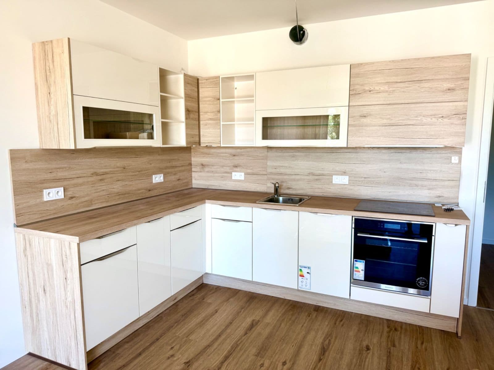 Prenájom bytu 2-izbový 53 m², Ke křížku, Kladno, Středočeský kraj Prenájom bytu 2-izbový 53 m², Ke křížku, Kladno, Středočeský kraj