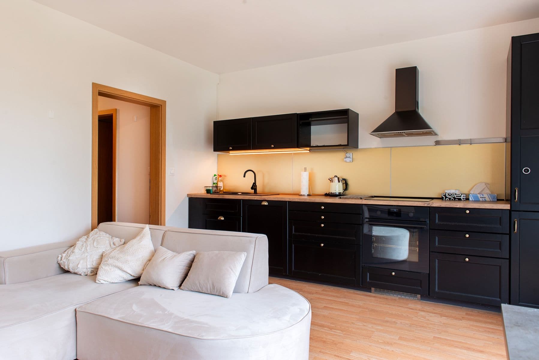Prenájom bytu 2-izbový 48 m², Ječná, Hostivice, Středočeský kraj Prenájom bytu 2-izbový 48 m², Ječná, Hostivice, Středočeský kraj