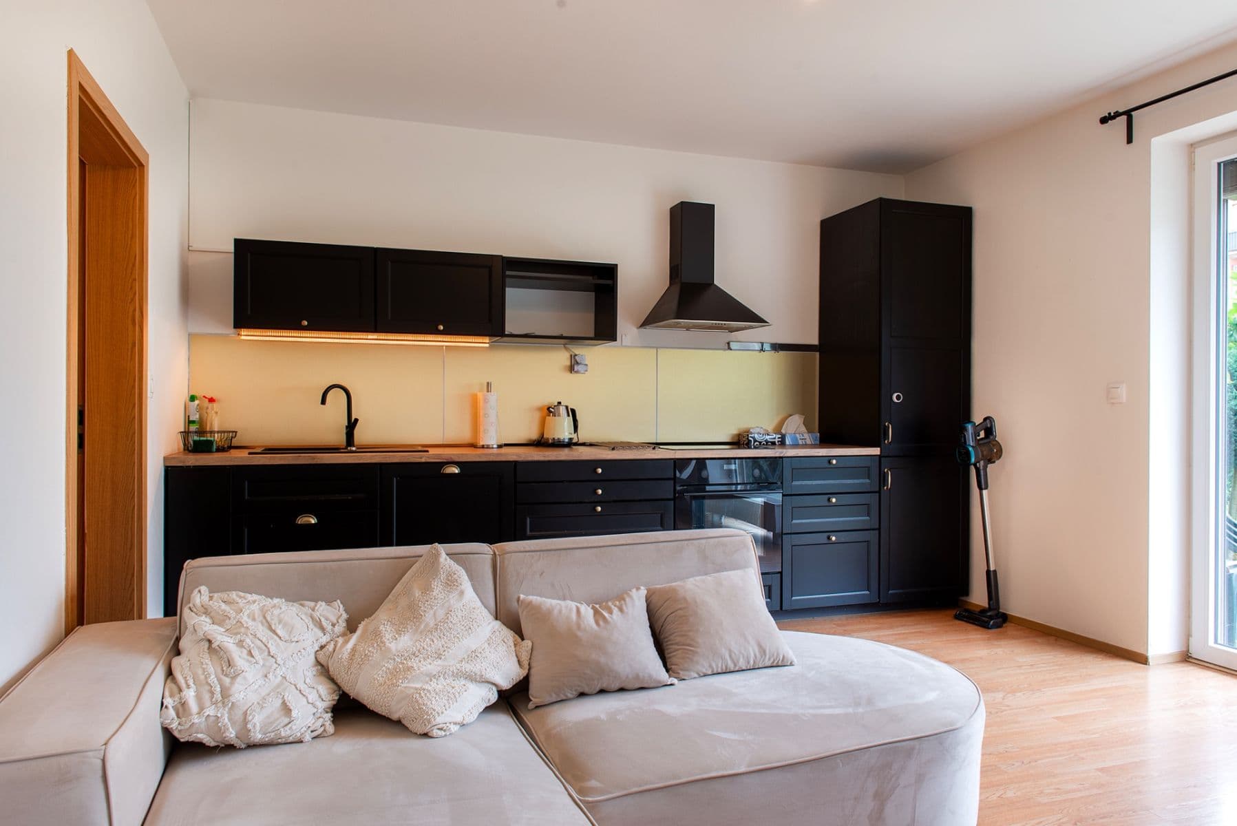 Prenájom bytu 2-izbový 48 m², Ječná, Hostivice, Středočeský kraj Prenájom bytu 2-izbový 48 m², Ječná, Hostivice, Středočeský kraj