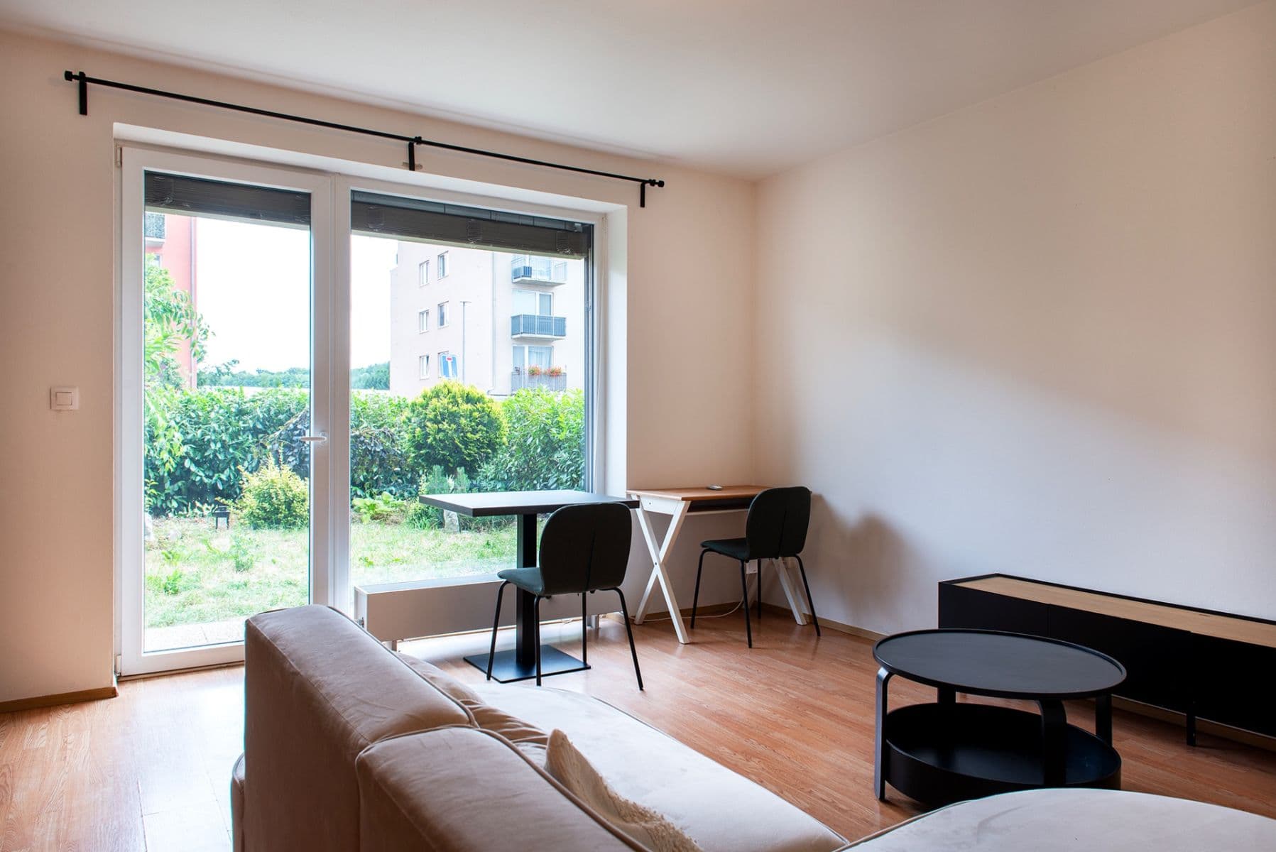 Prenájom bytu 2-izbový 48 m², Ječná, Hostivice, Středočeský kraj Prenájom bytu 2-izbový 48 m², Ječná, Hostivice, Středočeský kraj
