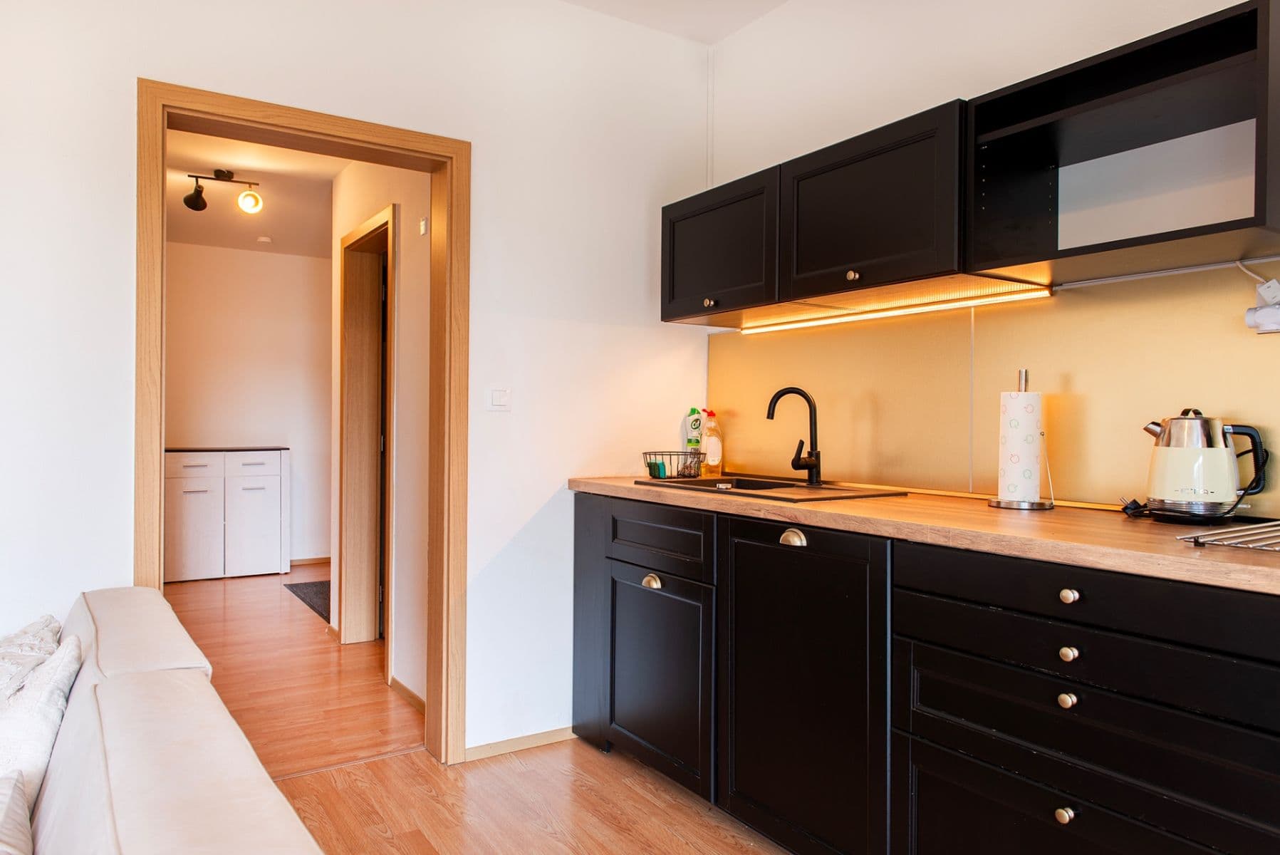 Prenájom bytu 2-izbový 48 m², Ječná, Hostivice, Středočeský kraj Prenájom bytu 2-izbový 48 m², Ječná, Hostivice, Středočeský kraj