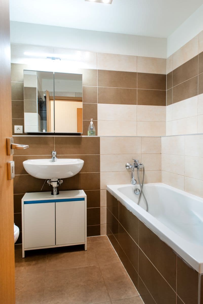 Prenájom bytu 2-izbový 48 m², Ječná, Hostivice, Středočeský kraj Prenájom bytu 2-izbový 48 m², Ječná, Hostivice, Středočeský kraj