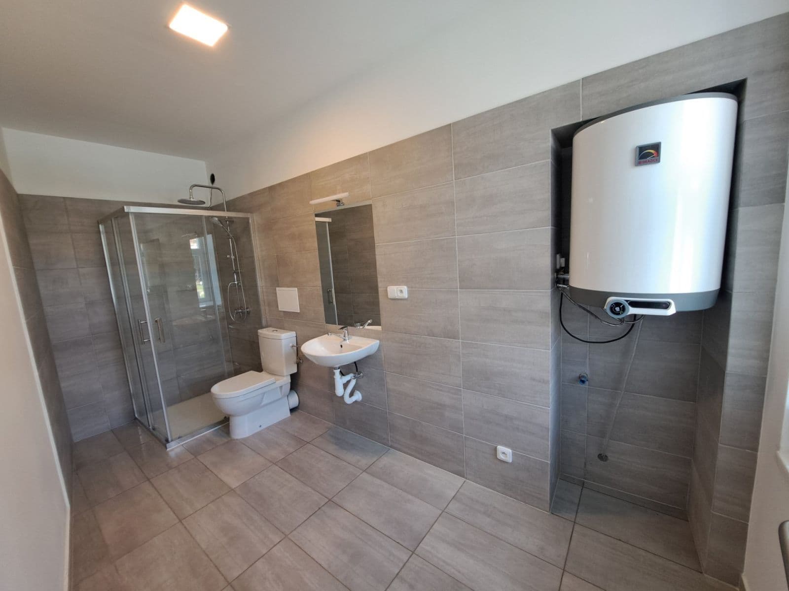 Prenájom bytu 2-izbový 58 m², Žatecká, Jesenice, Středočeský kraj Prenájom bytu 2-izbový 58 m², Žatecká, Jesenice, Středočeský kraj