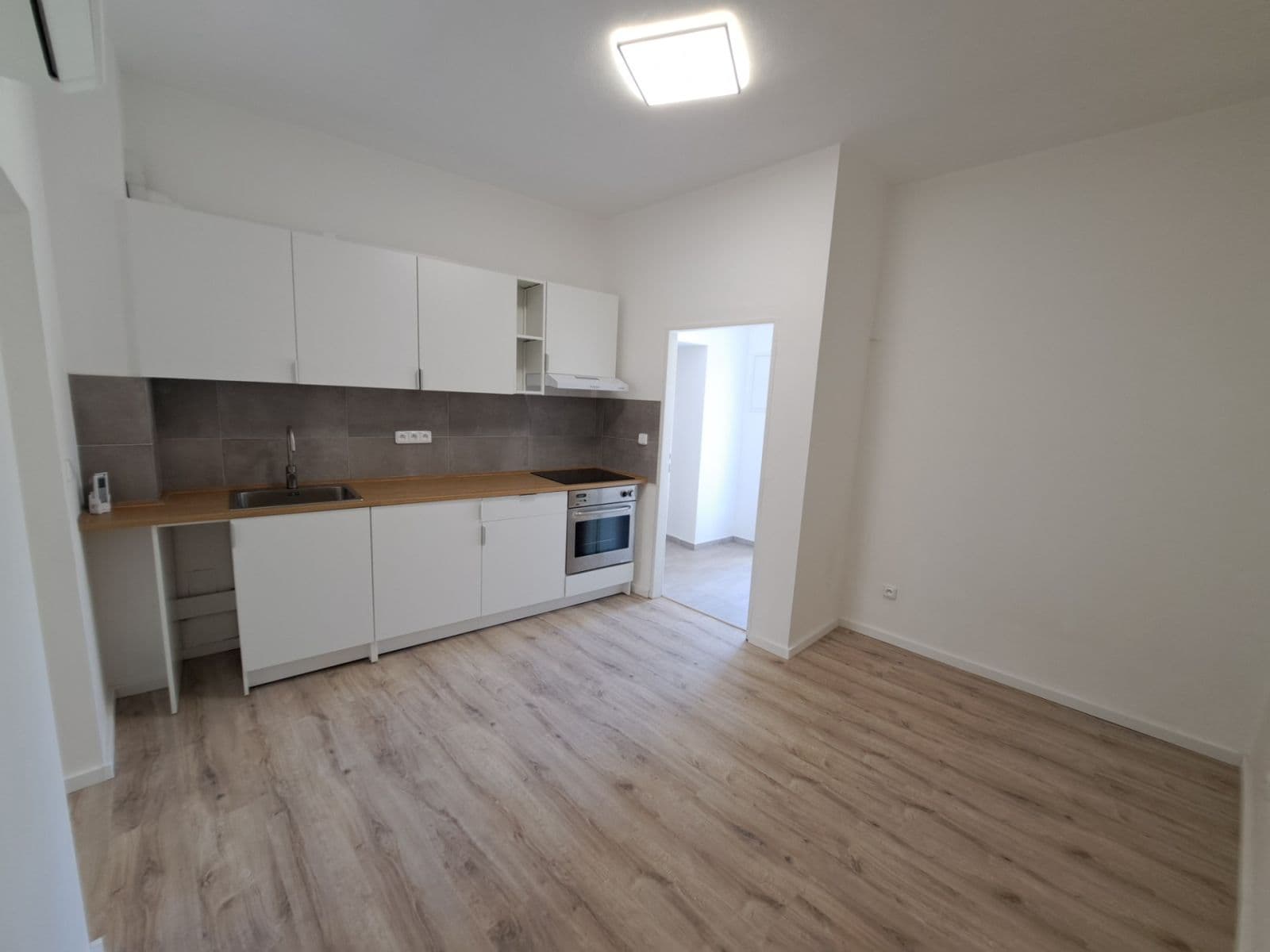 Prenájom bytu 2-izbový 58 m², Žatecká, Jesenice, Středočeský kraj Prenájom bytu 2-izbový 58 m², Žatecká, Jesenice, Středočeský kraj