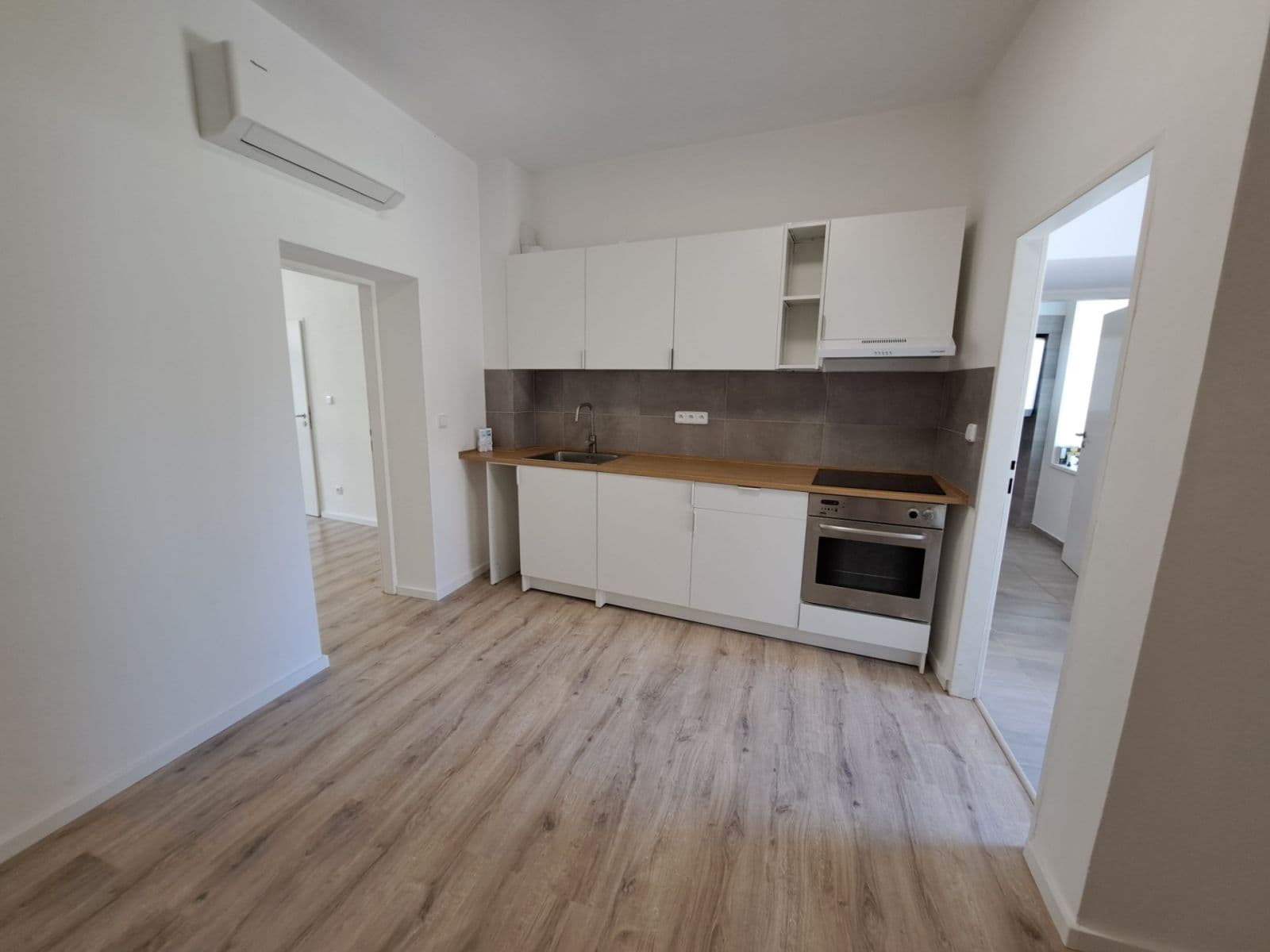 Prenájom bytu 2-izbový 58 m², Žatecká, Jesenice, Středočeský kraj Prenájom bytu 2-izbový 58 m², Žatecká, Jesenice, Středočeský kraj