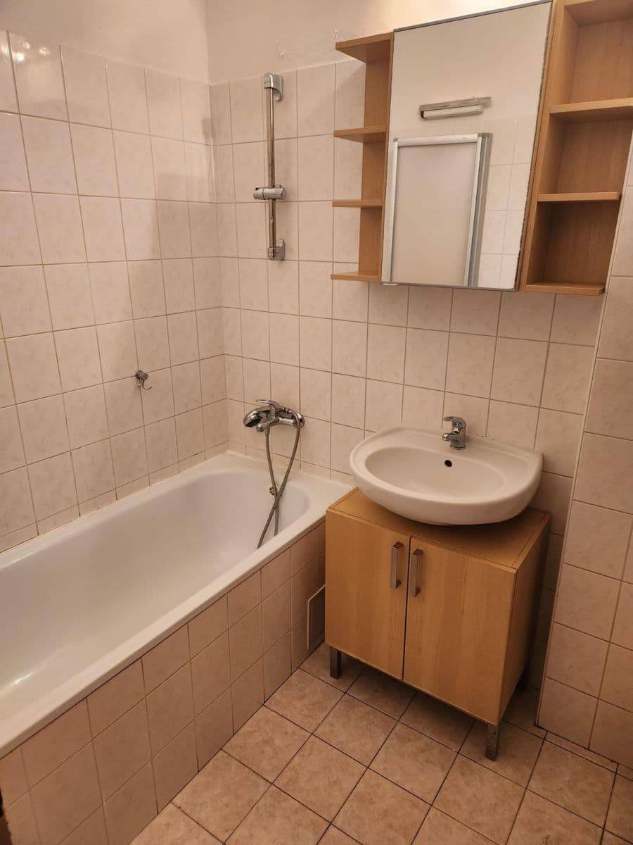 Prenájom bytu 3-izbový 61 m², Rybova, Rožmitál pod Třemšínem, Středočeský kraj Prenájom bytu 3-izbový 61 m², Rybova, Rožmitál pod Třemšínem, Středočeský kraj