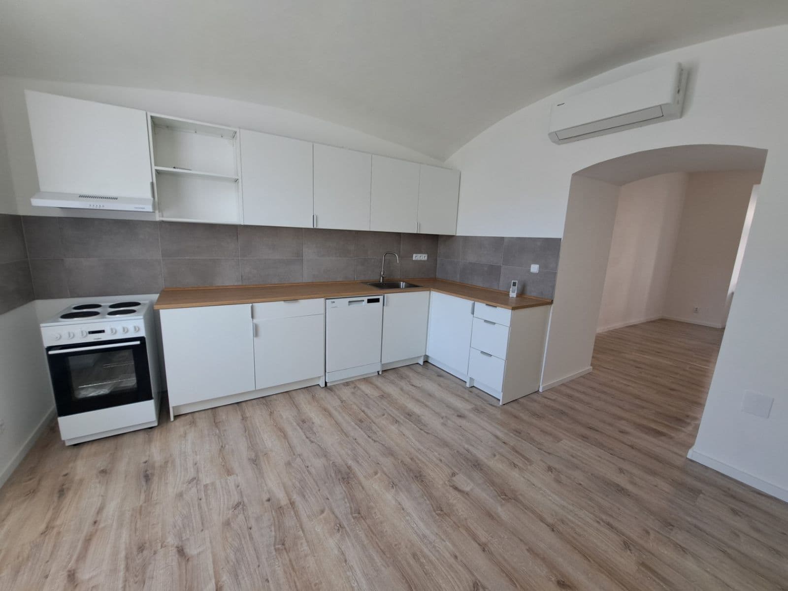 Prenájom bytu 2-izbový 58 m², Žatecká, Jesenice, Středočeský kraj Prenájom bytu 2-izbový 58 m², Žatecká, Jesenice, Středočeský kraj