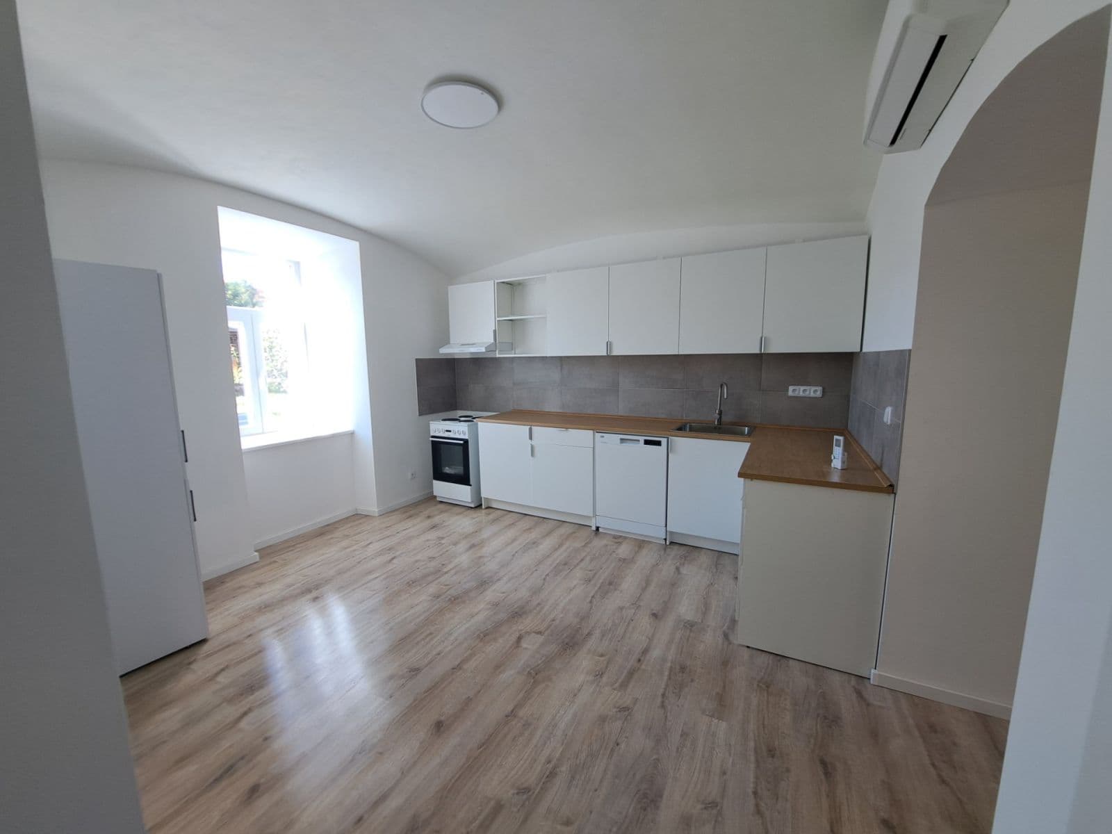 Prenájom bytu 2-izbový 58 m², Žatecká, Jesenice, Středočeský kraj Prenájom bytu 2-izbový 58 m², Žatecká, Jesenice, Středočeský kraj