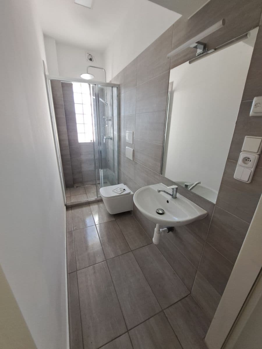 Prenájom bytu 2-izbový 58 m², Žatecká, Jesenice, Středočeský kraj Prenájom bytu 2-izbový 58 m², Žatecká, Jesenice, Středočeský kraj