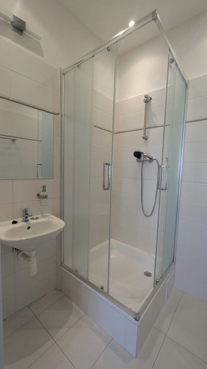 Prenájom bytu 1-izbový 30 m², Jaurisova, Praha, Praha Prenájom bytu 1-izbový 30 m², Jaurisova, Praha, Praha