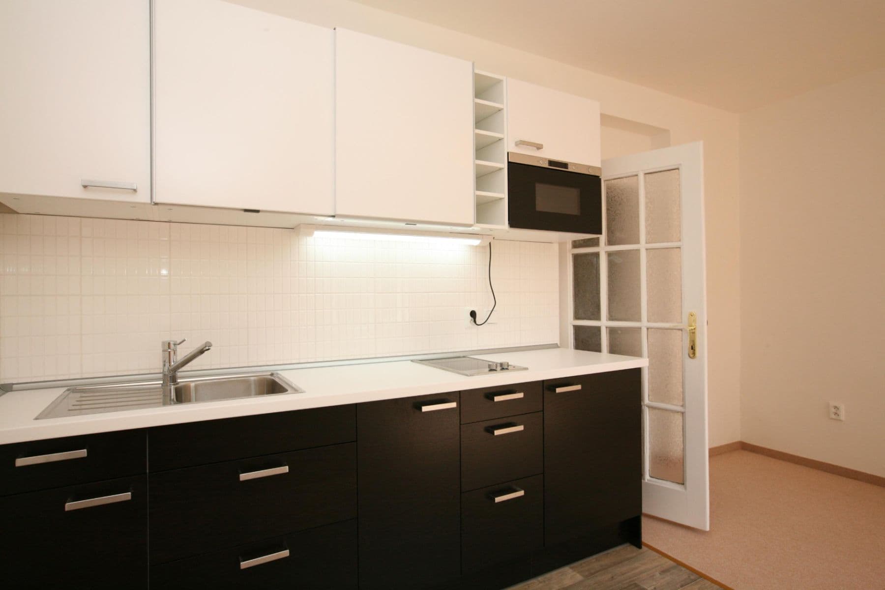 Prenájom bytu 1-izbový 30 m², Služská, Praha, Praha Prenájom bytu 1-izbový 30 m², Služská, Praha, Praha