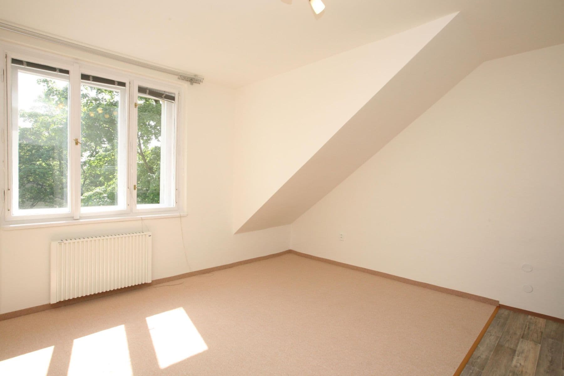 Prenájom bytu 1-izbový 30 m², Služská, Praha, Praha Prenájom bytu 1-izbový 30 m², Služská, Praha, Praha