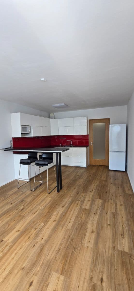 Prenájom bytu 1-izbový 38 m², Za Pískovnou, Praha, Praha Prenájom bytu 1-izbový 38 m², Za Pískovnou, Praha, Praha