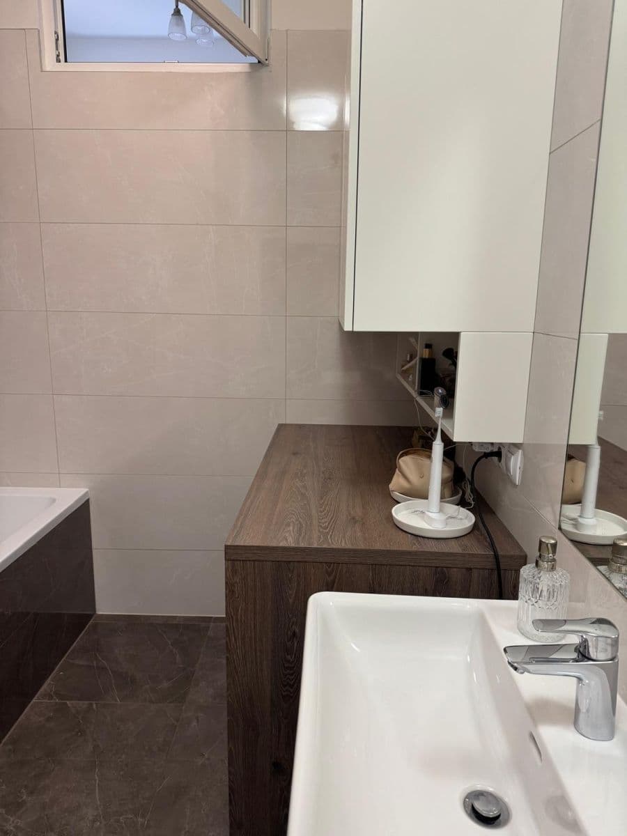 Prenájom bytu 4-izbový 124 m², Kounicova, Brno, Jihomoravský kraj Prenájom bytu 4-izbový 124 m², Kounicova, Brno, Jihomoravský kraj