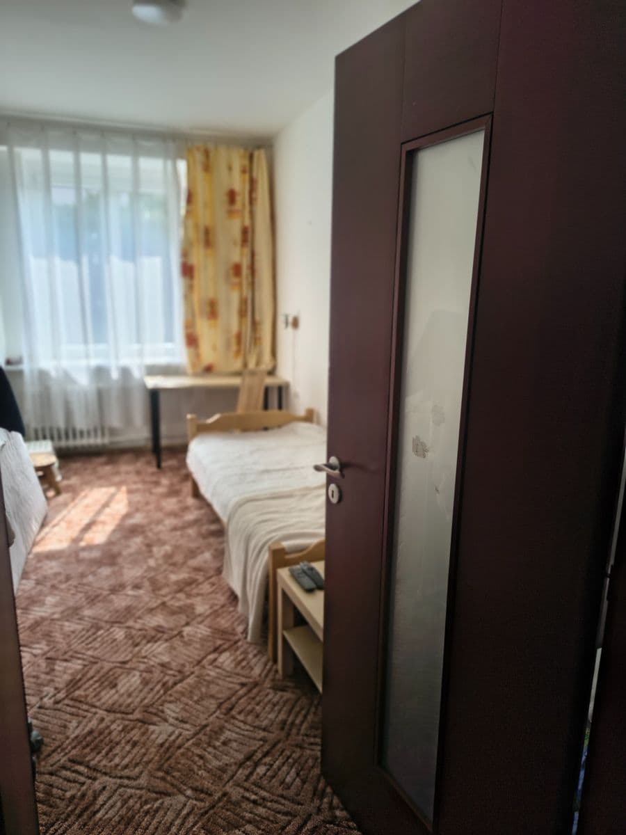 Prenájom bytu 4-izbový 80 m², Víta Nejedlého, Chrudim, Pardubický kraj Prenájom bytu 4-izbový 80 m², Víta Nejedlého, Chrudim, Pardubický kraj