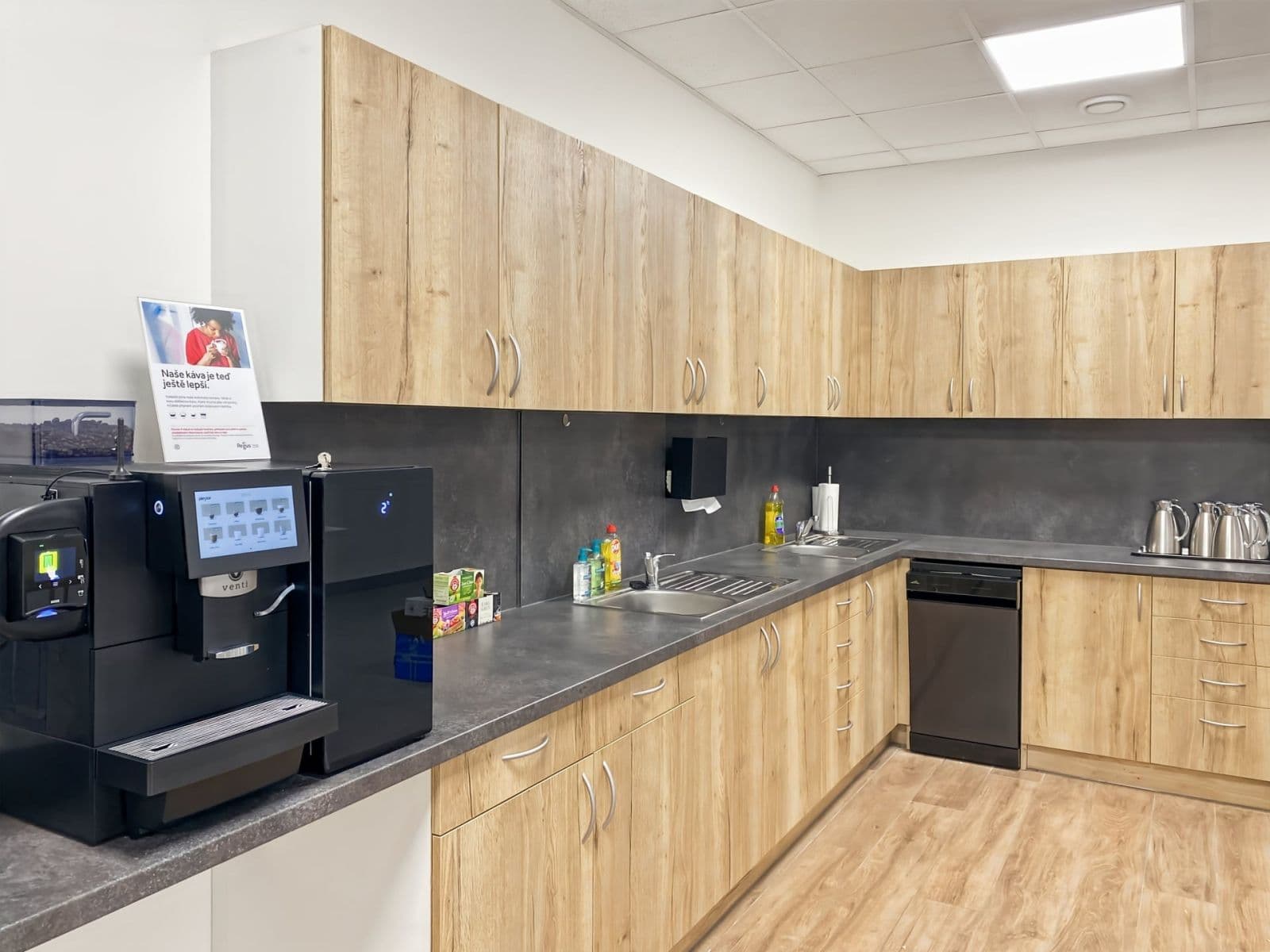 Prenájom kancelárie 25 m², Masarykovo náměstí, Ostrava, Moravskoslezský kraj Prenájom kancelárie 25 m², Masarykovo náměstí, Ostrava, Moravskoslezský kraj