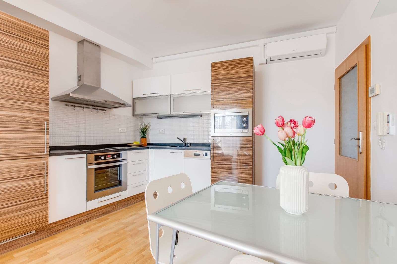 Prenájom bytu 2-izbový 54 m², Meteorologická, Praha, Praha Prenájom bytu 2-izbový 54 m², Meteorologická, Praha, Praha