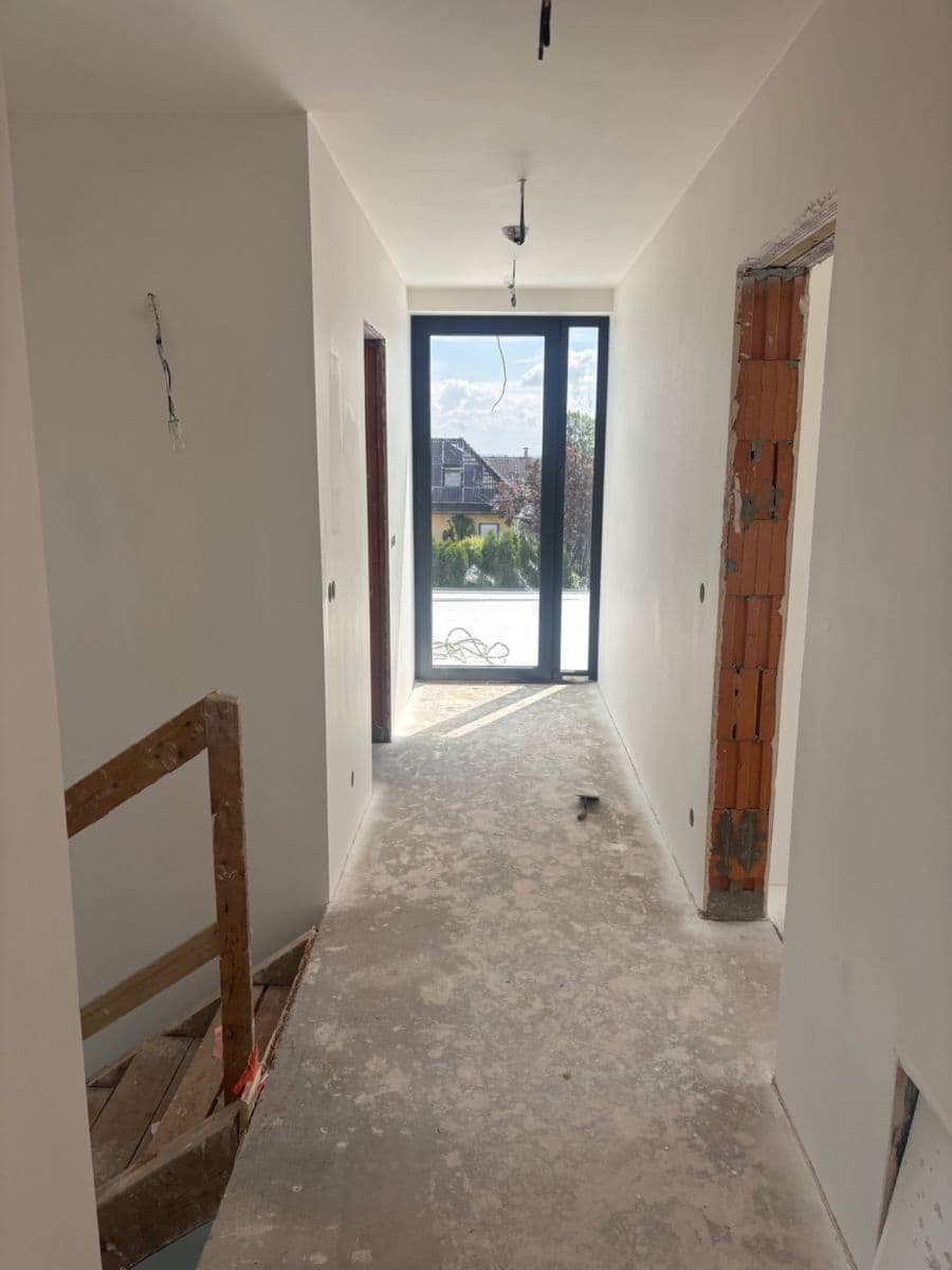 Predaj domu 200 m², pozemok 800 m², Šestajovice, Středočeský kraj Predaj domu 200 m², pozemok 800 m², Šestajovice, Středočeský kraj