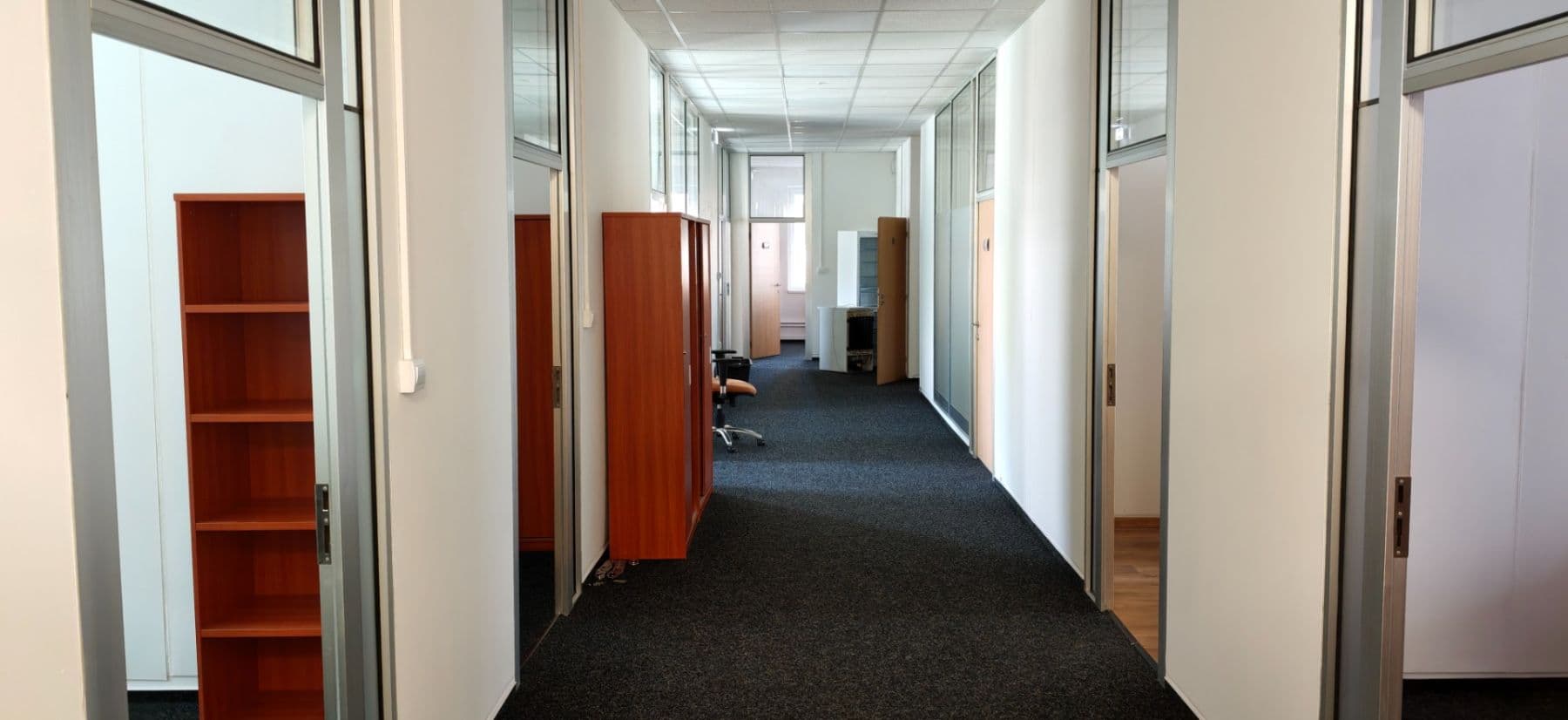 Prenájom kancelárie 590 m², Přátelství, Praha, Praha Prenájom kancelárie 590 m², Přátelství, Praha, Praha