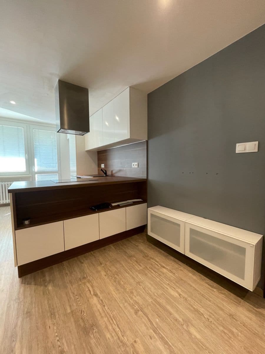 Prenájom bytu 2-izbový 44 m², Pospíchalova, Praha, Praha Prenájom bytu 2-izbový 44 m², Pospíchalova, Praha, Praha
